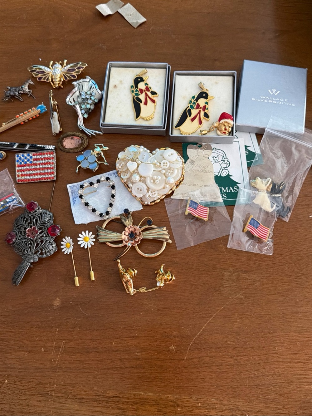 Almost 30 antique pins/Brooches From Victorian to now